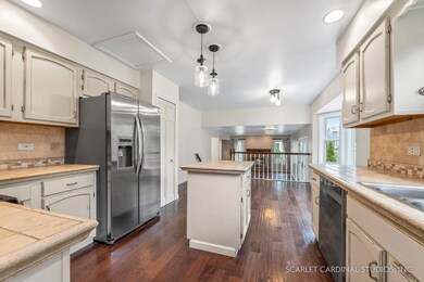 1249 Ardmore Dr, Naperville, IL 60540 - photo 3