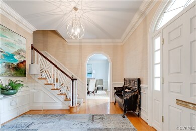 Turned staircase with Chippendale railings