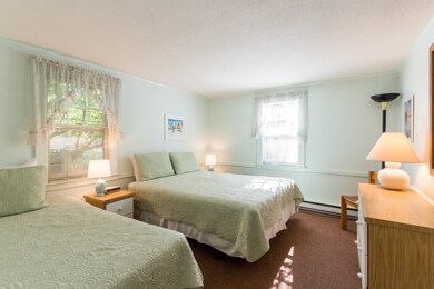 Spacious bedroom...