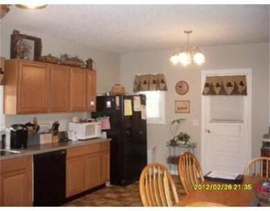 83 Springfield St unit 83, Three Rivers, MA 01080 - photo 3