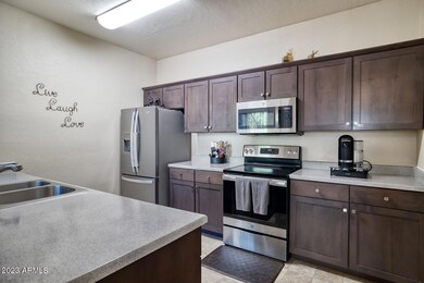 Avery Kitchen Refrigerator photo 101456