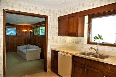 KITCHEN LEADING TO FAMILY ROOM-GREAT FLOOR PLAN, C
