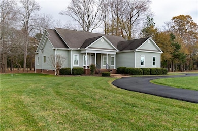 8975 Coles Landing Dr, Gloucester, VA 23061 - photo 2