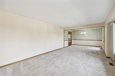 3801 1st Ave SW, Cedar Rapids, IA 52405 - photo 2