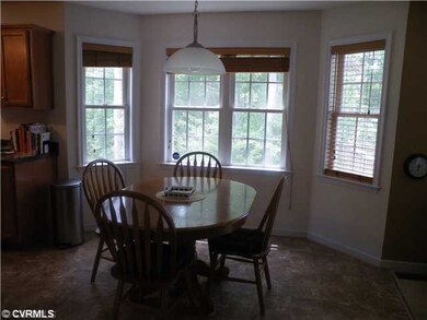 Kitchen - bright eat-in area of the kitchen with b