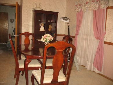 5738 Box R Dining (1)