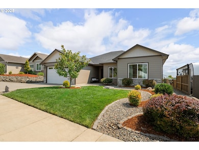 832 Sand Pines Ave, Sutherlin, OR 97479 - photo 2