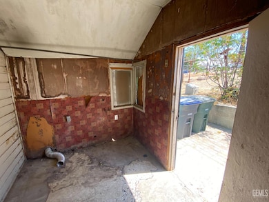 113 Q St, Taft, CA 93268 - photo 6