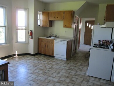 629 Kenilworth Ave unit 1ST FR, Lansdale, PA 19446 - photo 5