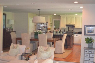 Living & Kitchen