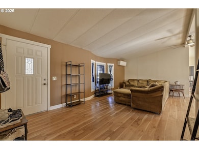 409 Wolfe Ave, Amity, OR 97101 - photo 4