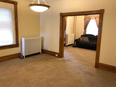 DINING ROOM - 661