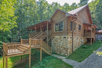Well maintained private Southland log home!  Beaut