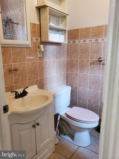 18 Cloverdale Ave, Upper Darby, PA 19082 - photo 6