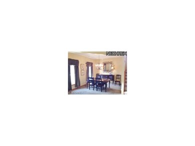 Large Dining Room Great for Entertaining