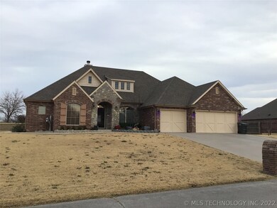 807 S Tallchief Ave, Skiatook, OK 74070 - photo 2