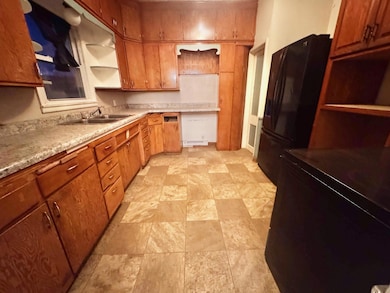 205 W Marshall St, Marshall, MN 56258 - photo 5