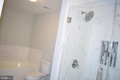 5717 Mayfair Manor Dr, Rockville, MD 20852 - photo 7