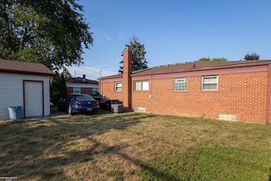 1742 Lakeview St, Trenton, MI 48183 - photo 3