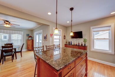 233 S Commonwealth Ave, Aurora, IL 60506 - photo 6