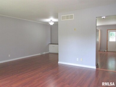 1837 W 36th St, Davenport, IA 52806 - photo 3