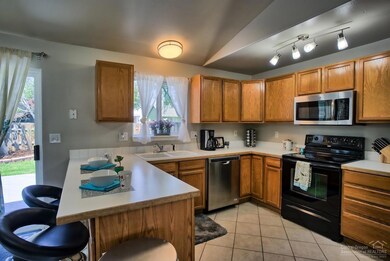 3223 SW Newberry Ave, Redmond, OR 97756 - photo 4