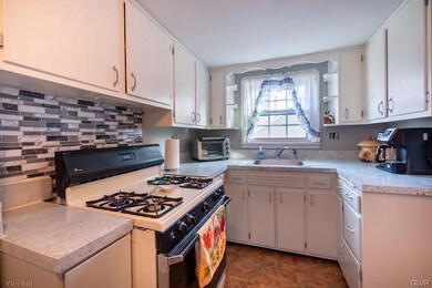 145 Madison St, Freemansburg, PA 18017 - photo 6