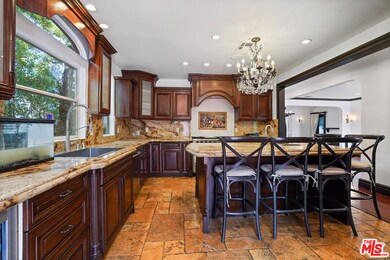 309 N Doheny Dr, Beverly Hills, CA 90211 - photo 7