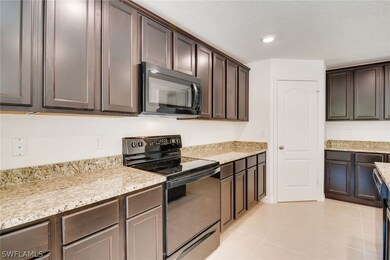 255 Rue Labonne Rd, Fort Myers, FL 33913 - photo 5