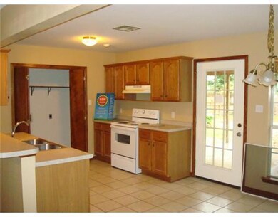 859 Mitchell St, Picayune, MS 39466 - photo 3