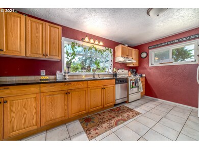 1050 N 5th St, Creswell, OR 97426 - photo 5