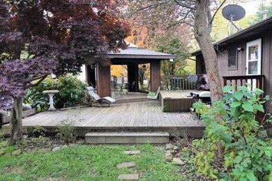 2 tier deck with access to Gazebo at unit 3217.