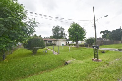 940 Randolph St, Houston, TX 77088 - photo 3