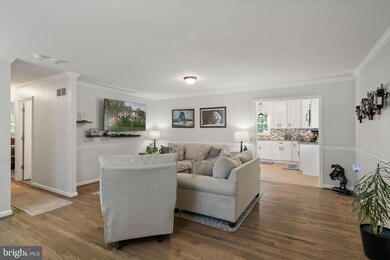 18906 White Oak Dr, Triangle, VA 22172 - photo 3