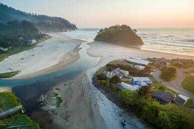 Proposal Rock in Desirable Neskowin