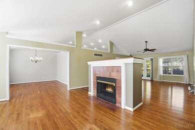 1128 Cottonwood Dr, Loveland, OH 45140 - photo 6