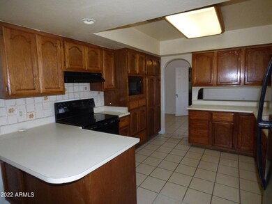 3026 N 39th Dr, Phoenix, AZ 85019 - photo 4