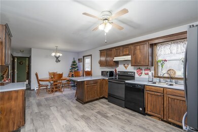 NEW LAMINATE FLOORING