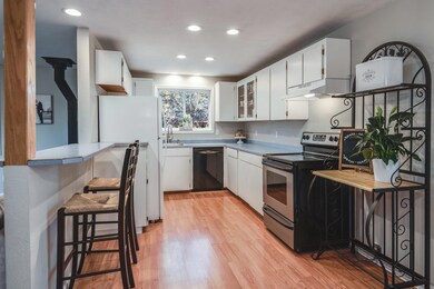 2111 NE Mistletoe Ct Bend OR-print-008-0