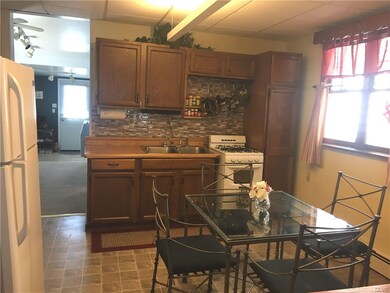 531 Reynolds St, Easton, PA 18042 - photo 5