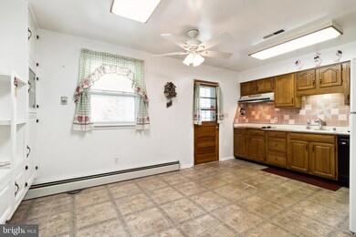 6219 E Hemlock Dr, Sykesville, MD 21784 - photo 6