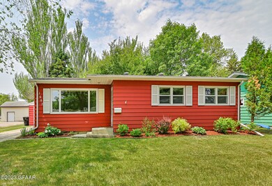 1602 S 17th St, Grand Forks, ND 58201 - photo 2