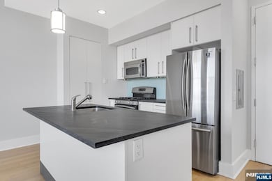 4 Beacon Way unit 800, Jersey City, NJ 07304 - photo 5