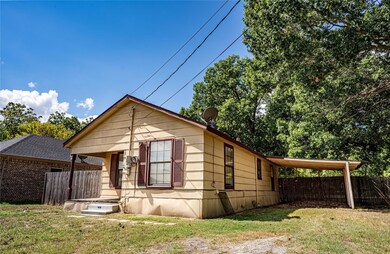 1311 S Clements St, Gainesville, TX 76240 - photo 2