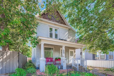 2527 University Ave NE - Web Quality - 002 - 02 Exterior Front.jpeg