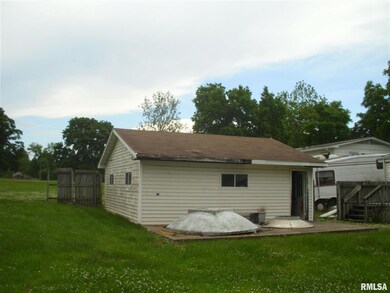 249 S Pitt St, Virginia, IL 62691 - photo 3