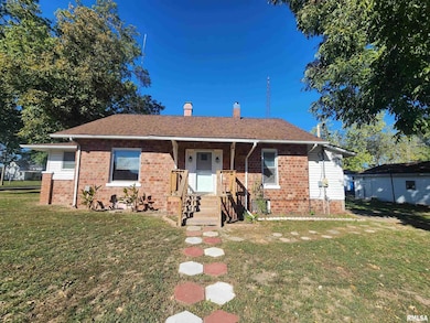 202 N Victor St, Christopher, IL 62822 - photo 5