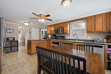 135 Weare St, Lawrence, MA 01843 - photo 6