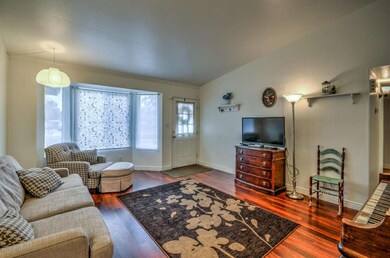Living Room (2)