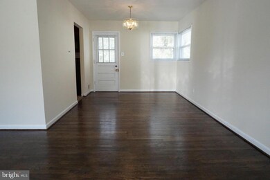 6016 Mustang Dr, Riverdale, MD 20737 - photo 7